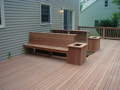 Deck with built-in bench seating and planter boxes